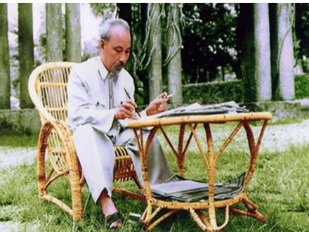 Bài giảng Đạo đức Lớp 5 - Thư Bác Hồ gửi bác sĩ Vũ Đình Tụng